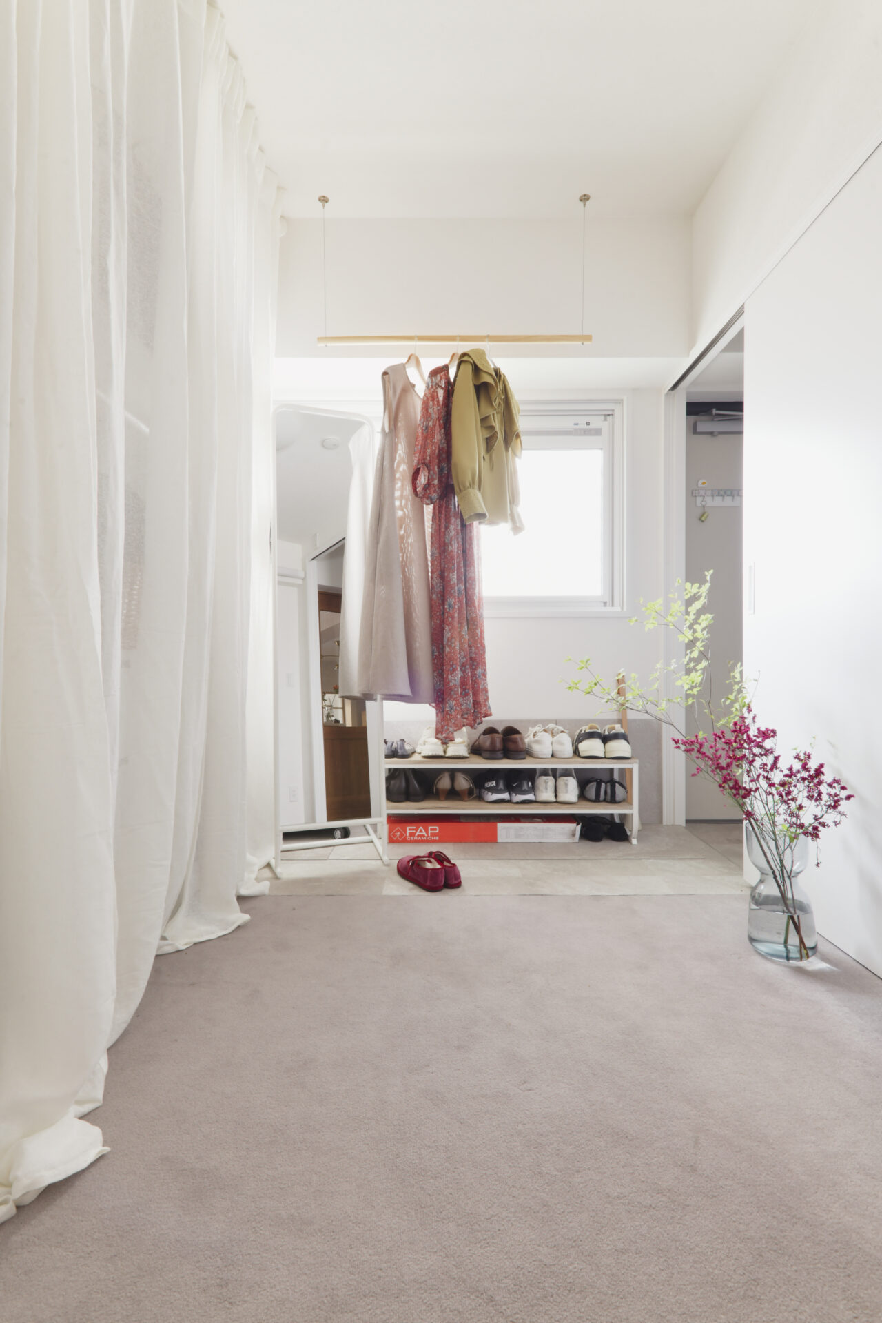 段差でつなぐ、素材で分ける。日常にリズムがうまれる、心地よい動線のお家