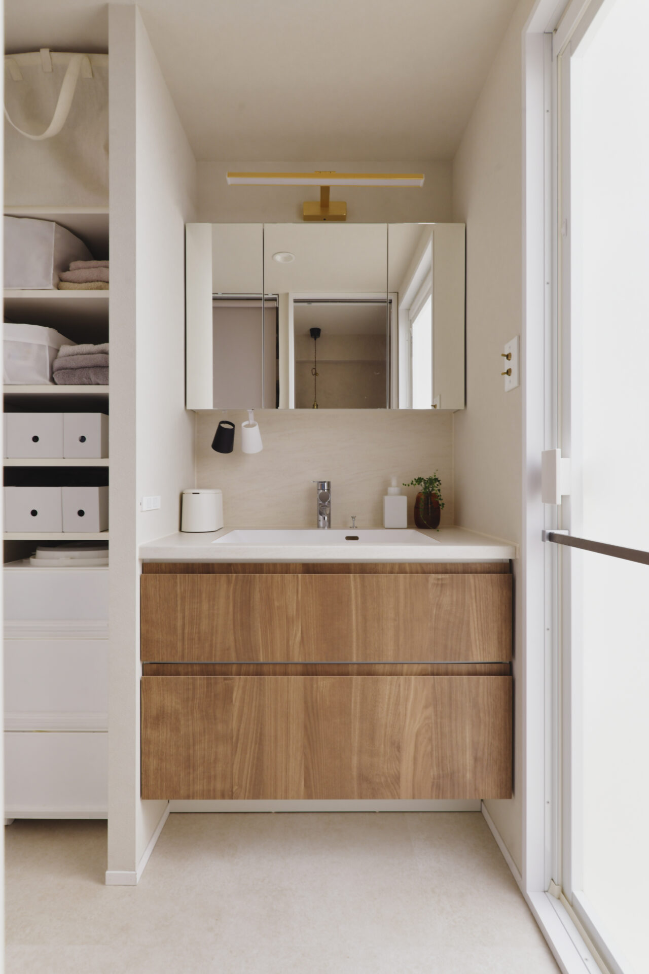 段差でつなぐ、素材で分ける。日常にリズムがうまれる、心地よい動線のお家