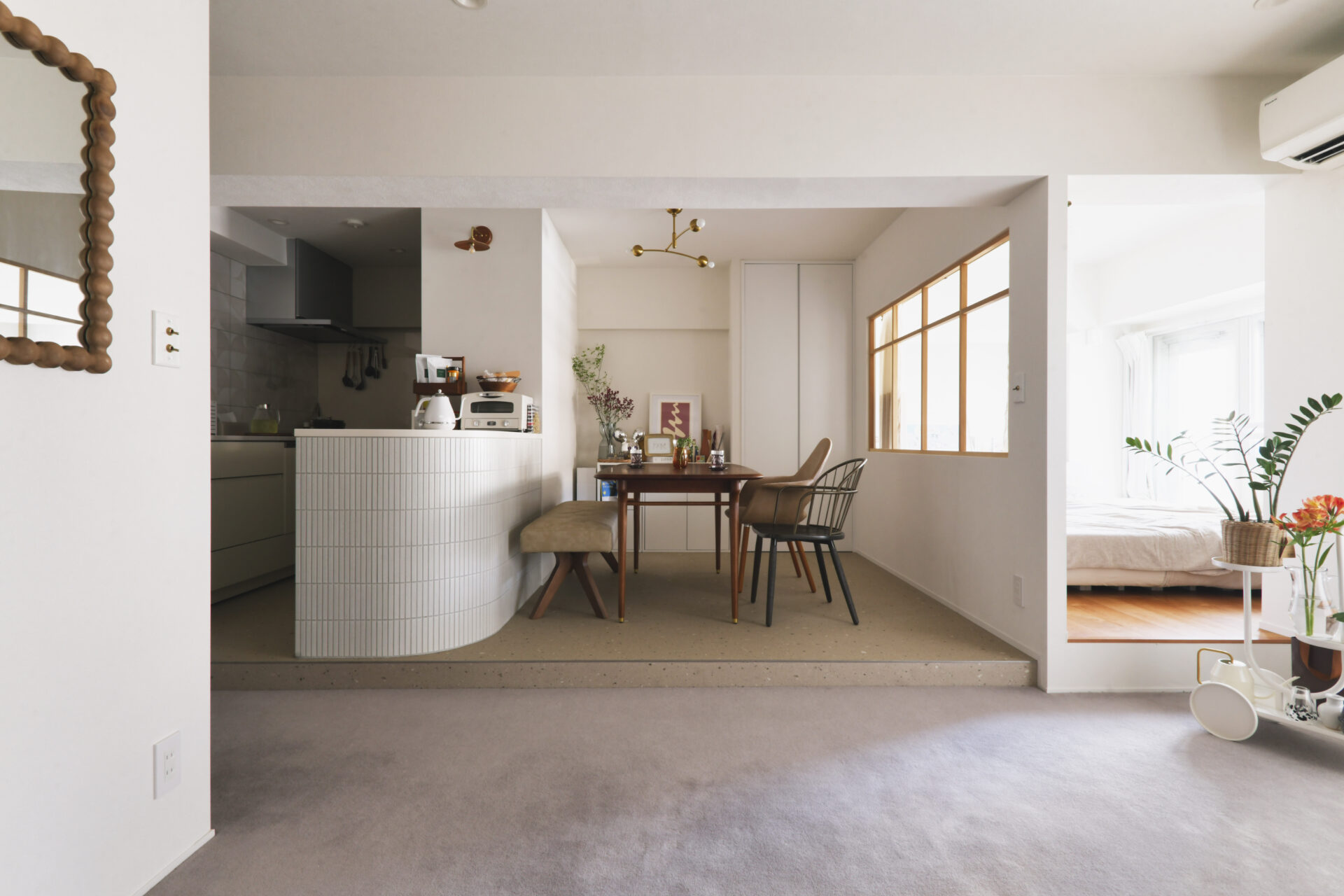 段差でつなぐ、素材で分ける。日常にリズムがうまれる、心地よい動線のお家