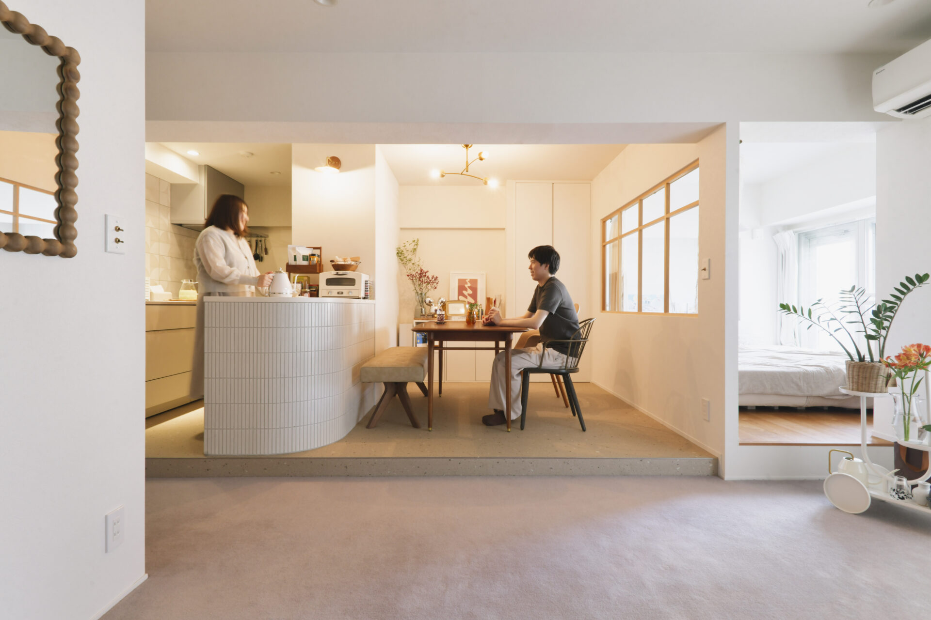 段差でつなぐ、素材で分ける。日常にリズムがうまれる、心地よい動線のお家