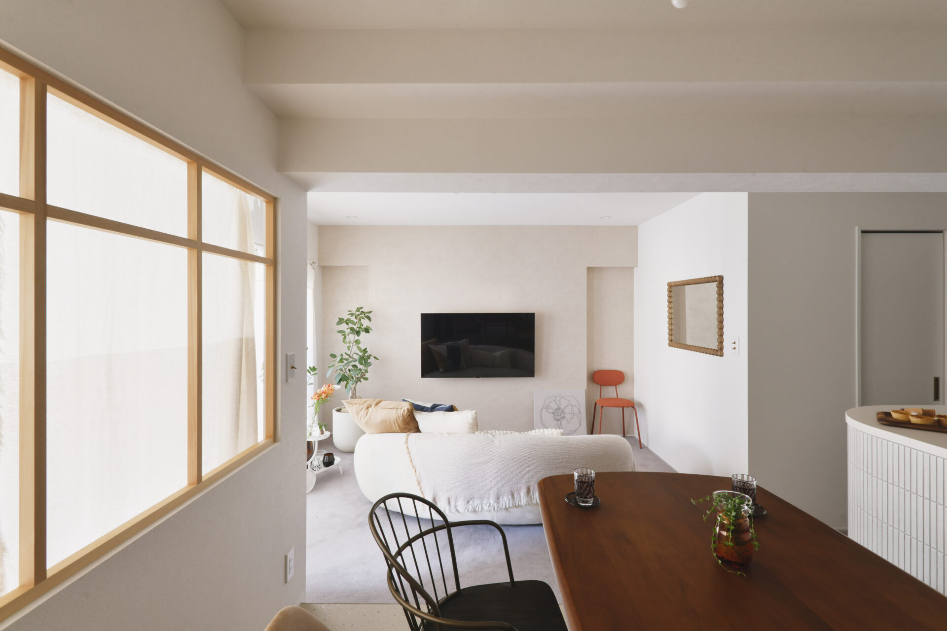 段差でつなぐ、素材で分ける。日常にリズムがうまれる、心地よい動線のお家