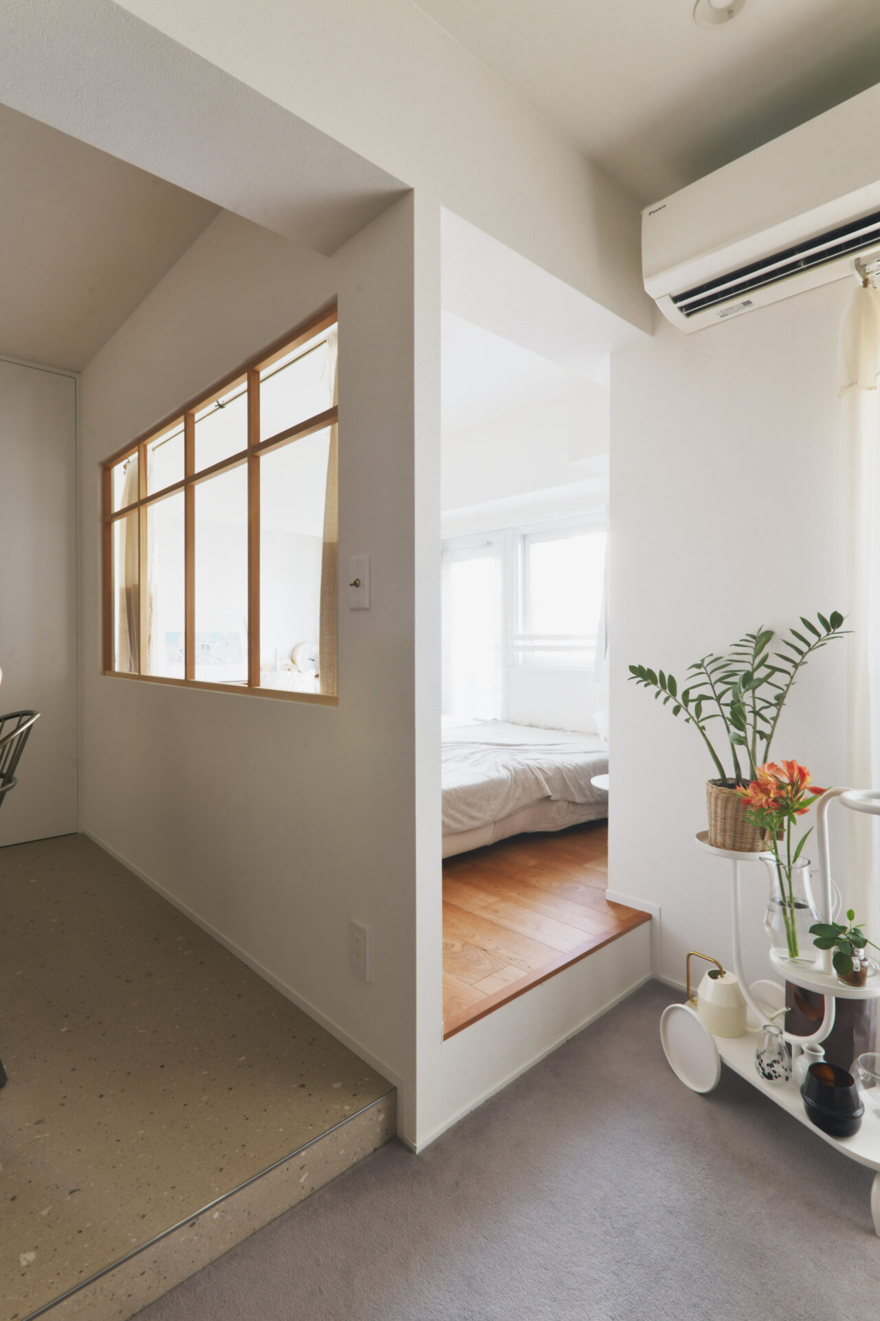 段差でつなぐ、素材で分ける。日常にリズムがうまれる、心地よい動線のお家