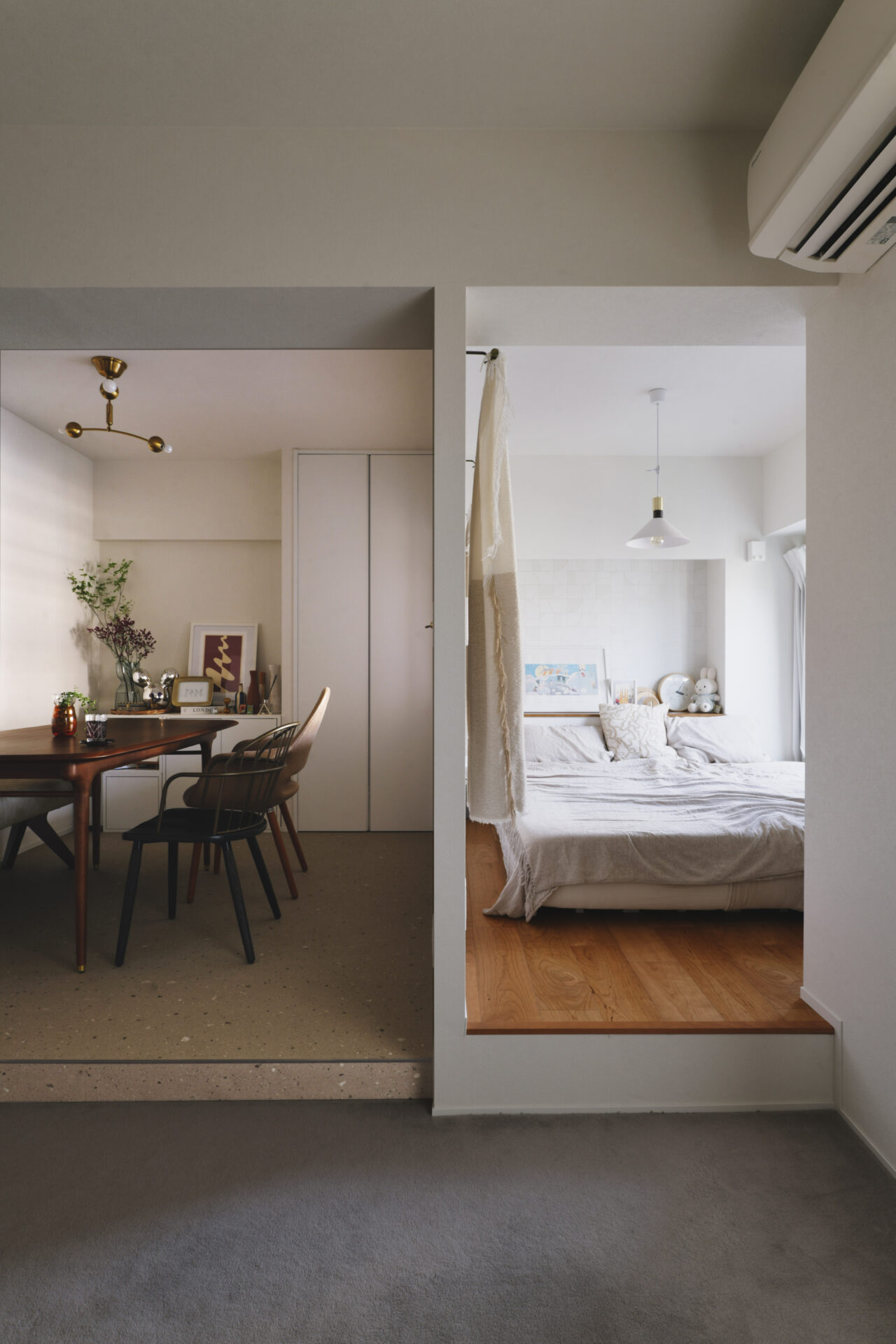 段差でつなぐ、素材で分ける。日常にリズムがうまれる、心地よい動線のお家