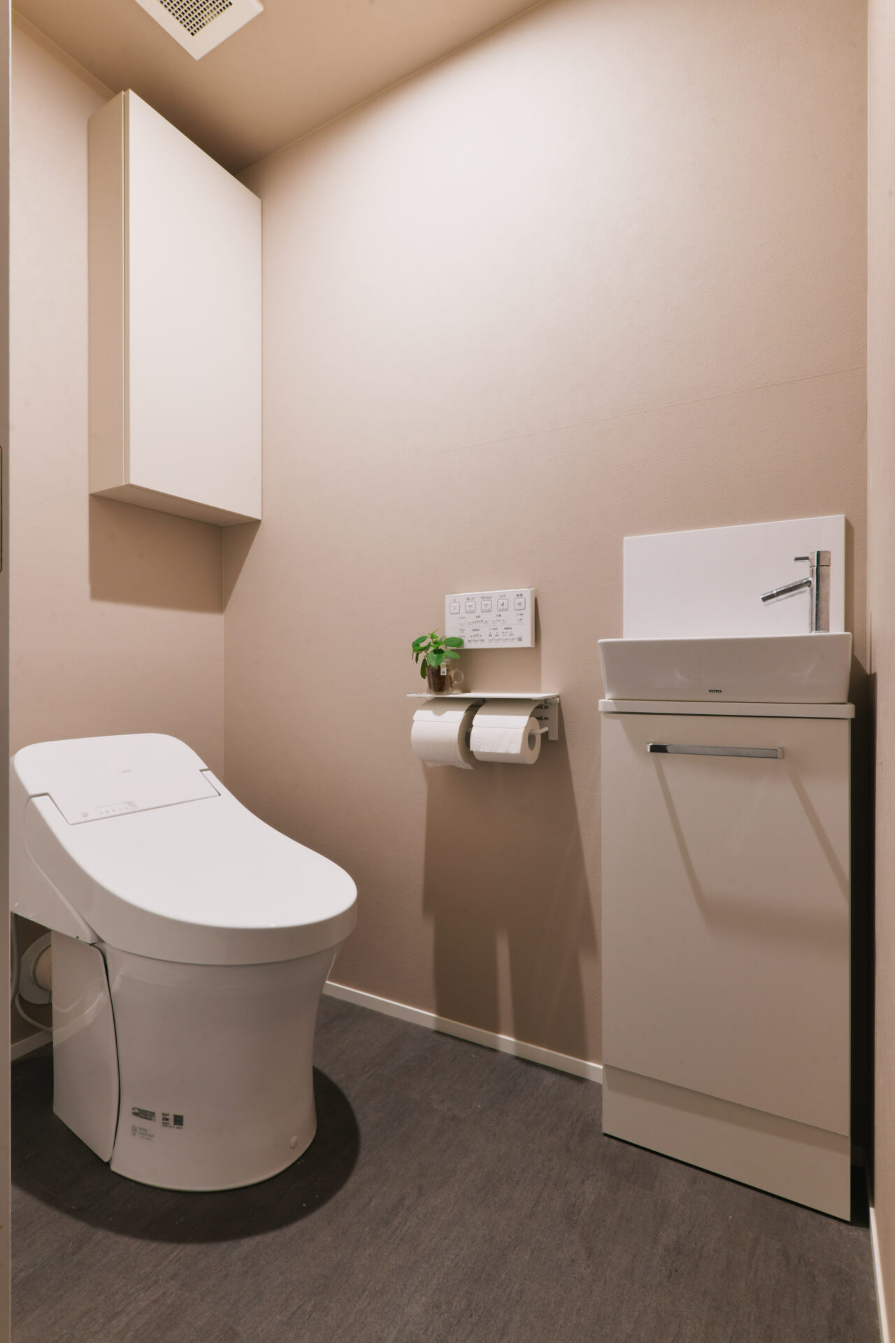 リノベーション事例_マンション_64㎡_トイレ_施工後_二見 奈々絵_エントリエ