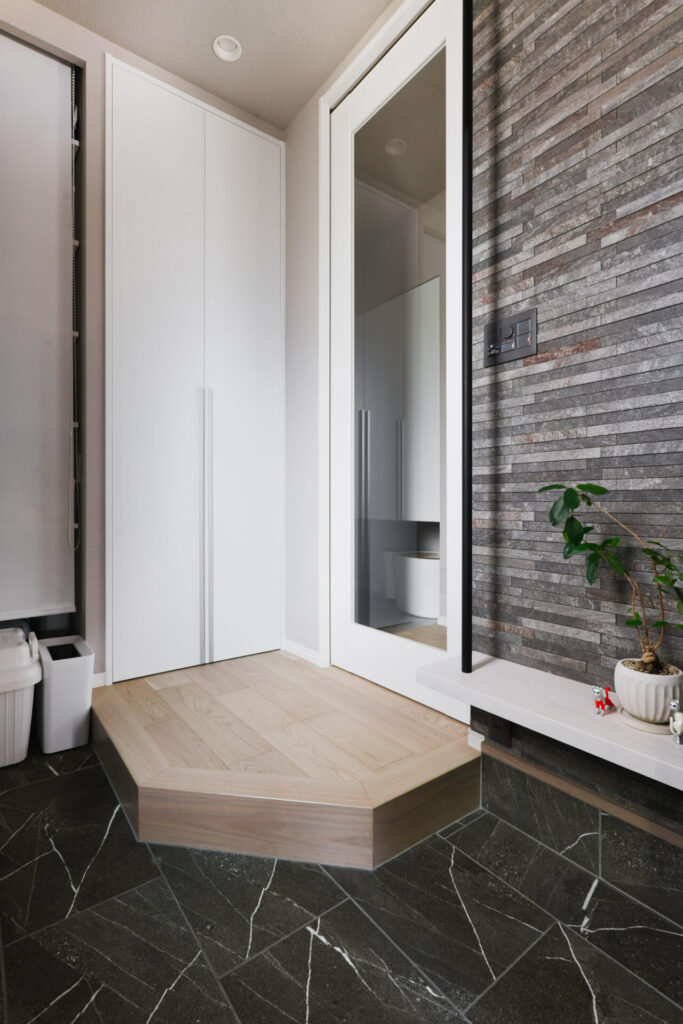 リノベーション事例_戸建て_玄関_エコカラット_施工後_田畑照子_エントリエ