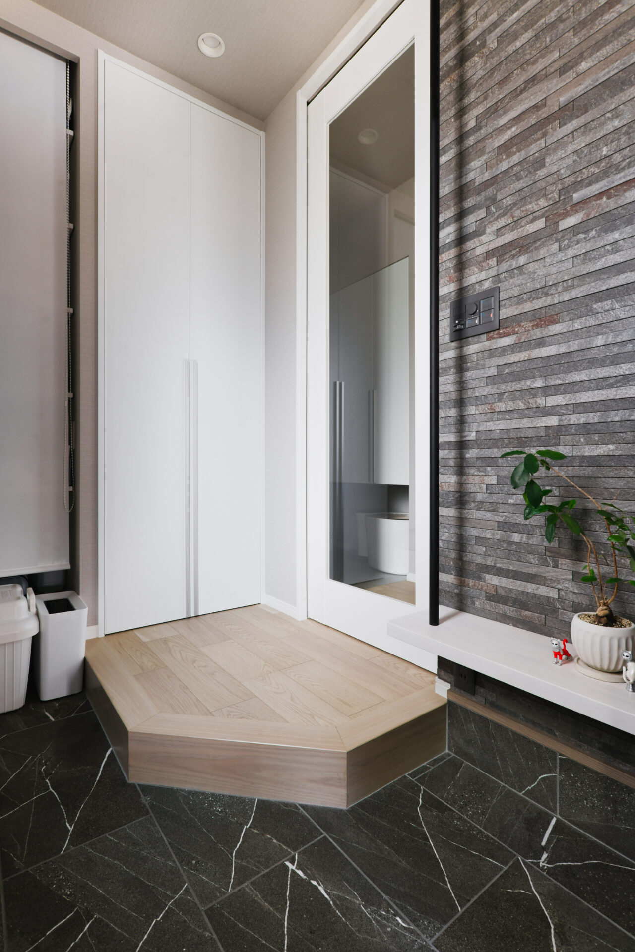 リノベーション事例_戸建て_玄関_エコカラット_施工後_田畑照子_エントリエ