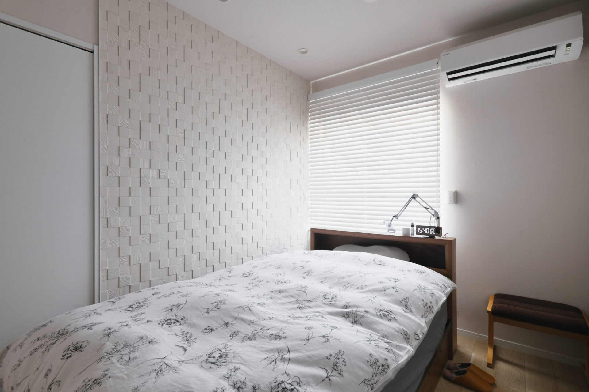 リノベーション事例_戸建て_寝室_エコカラット_施工後_田畑照子_エントリエ