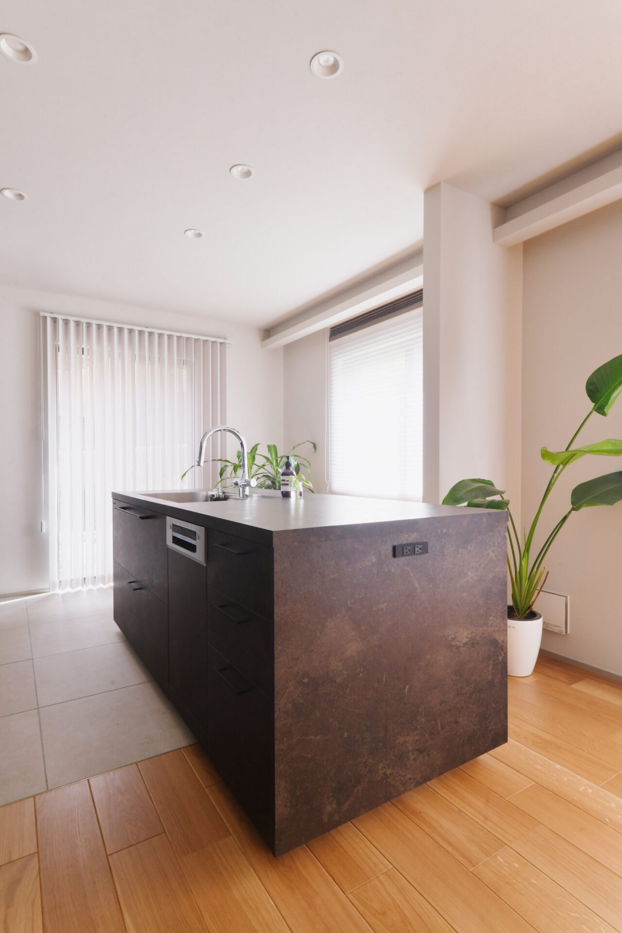 戸建て_リノベーション_2×4工法_ツーバイフォー_アイランドキッチン_小林めぐみ担当_エントリエ