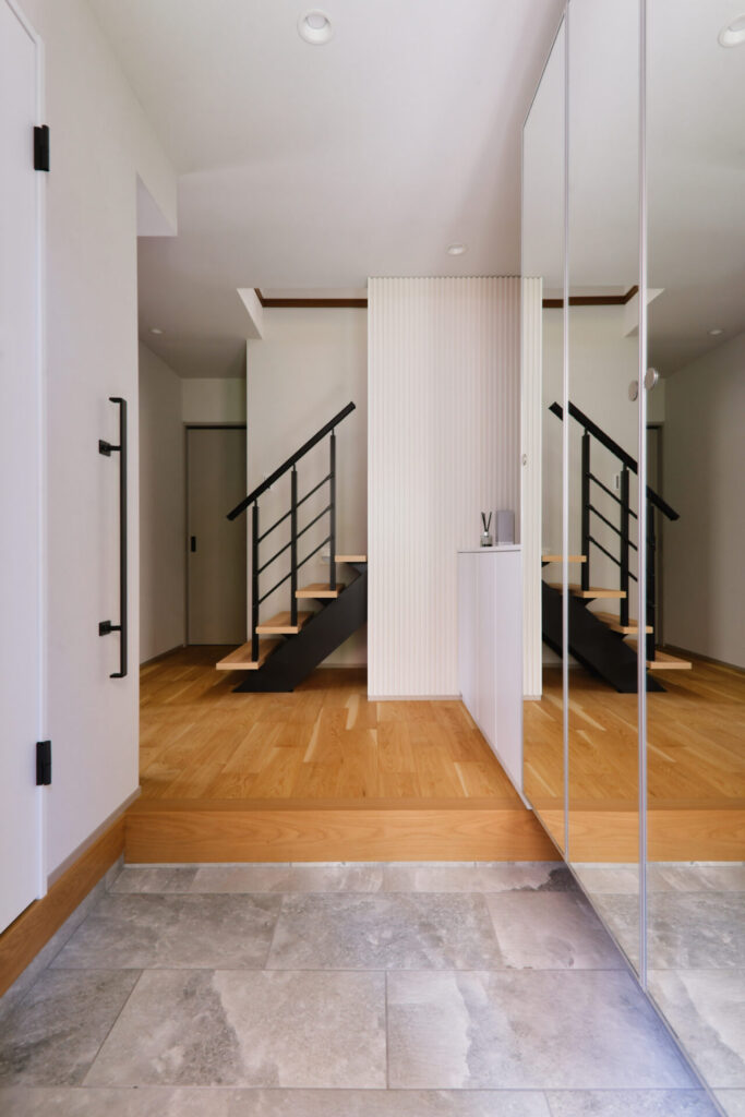 戸建て_リノベーション_2×4工法_ツーバイフォー_玄関ホール_小林めぐみ担当_エントリエ