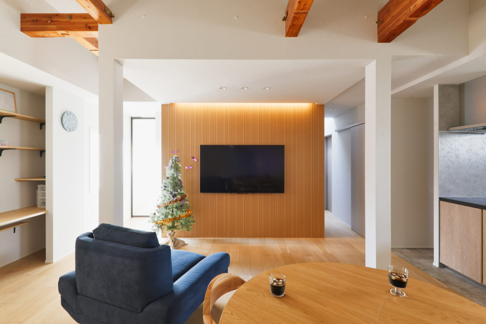 戸建て_リノベーション_2世帯_リビング_壁掛けテレビ_ロフト_小林めぐみ担当_エントリエ