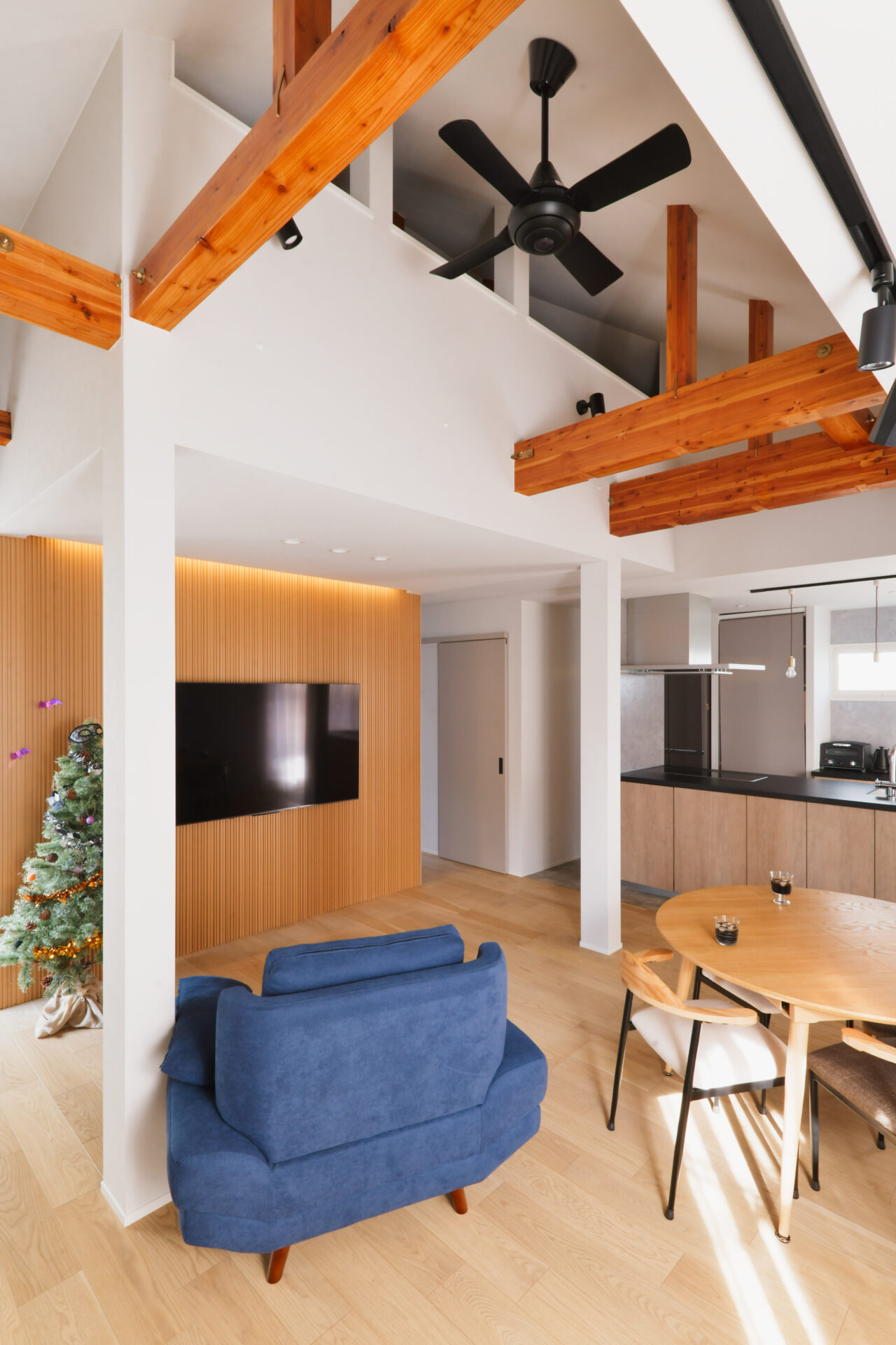 戸建て_リノベーション_2世帯_リビング_キッチン_ロフト_小林めぐみ担当_エントリエ
