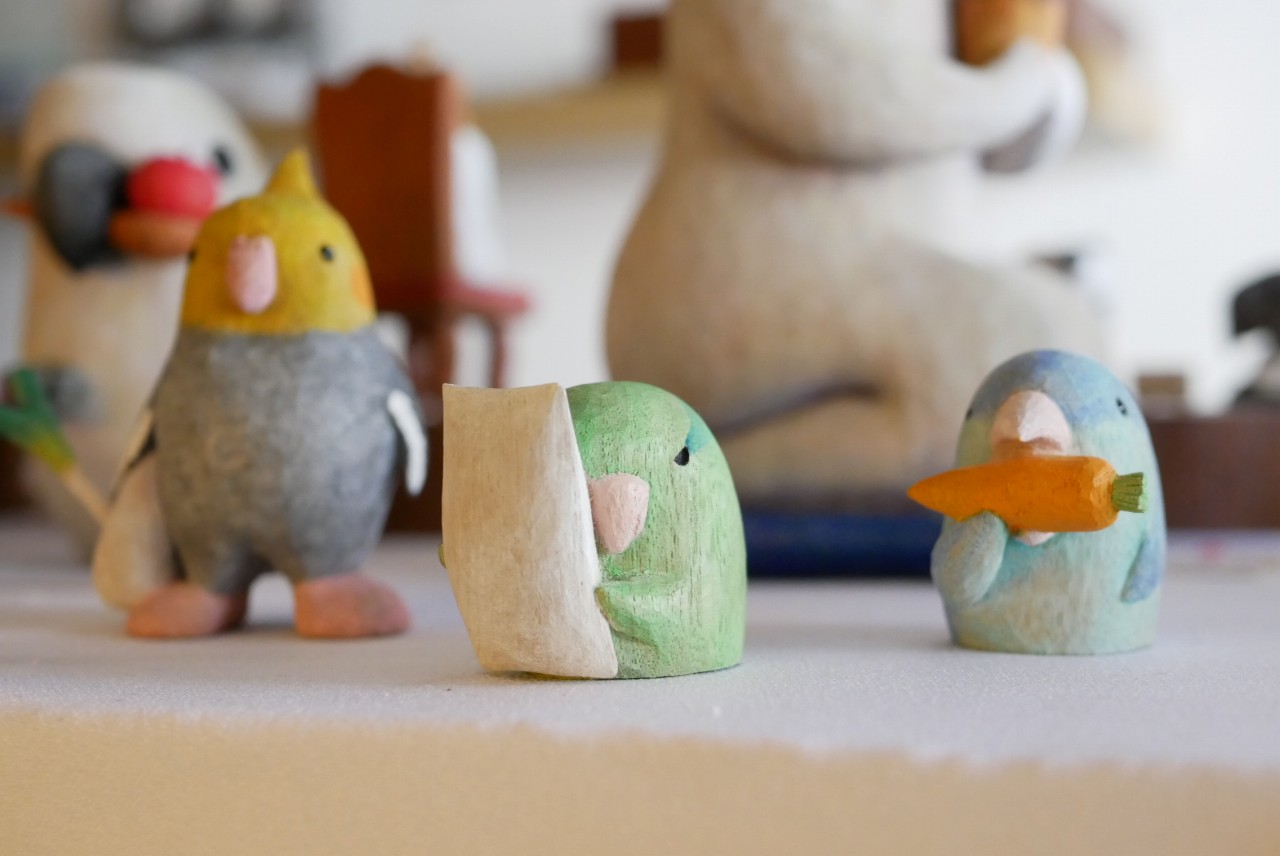 彫り跡に残る、あたたかな物語。｜木彫作家 木とまめ舎 | エントリエ