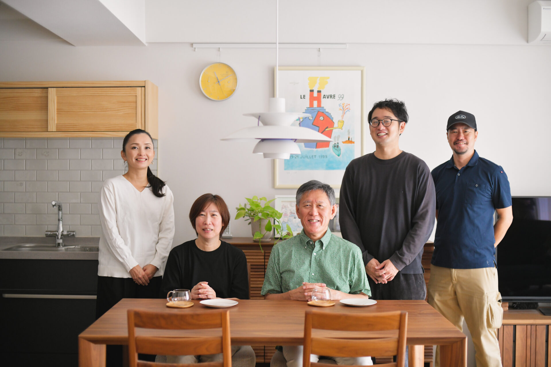 マンション_リノベーション_担当者たちとの1枚_澤 雄太担当_エントリエ