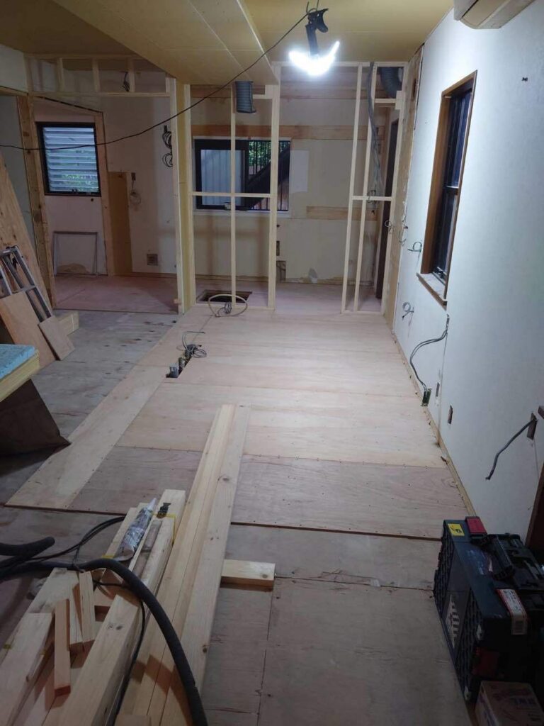 床の下地貼りが終わった状態