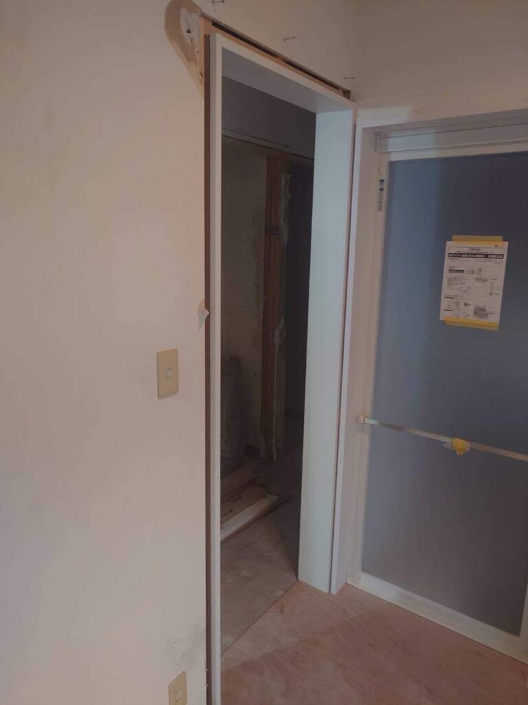 建具枠の取り付け箇所に入った下地