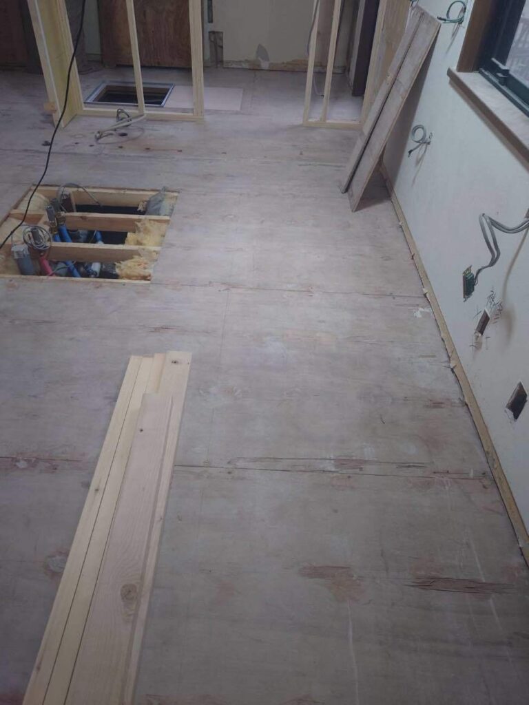 床の下地貼りを入れる前の写真