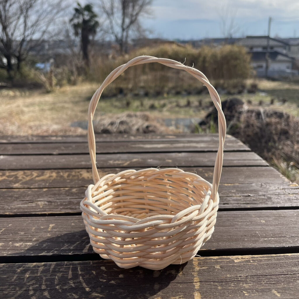 「はじめて編んだ籐のカゴ」_たんざわさちよの暮らしの一品_エントリエマガジン