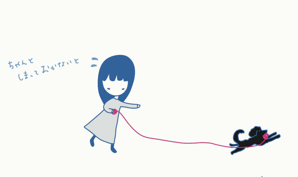 「ちゃんとしまっておかないと」と毛糸を加えた黒い犬を追いかける女の子