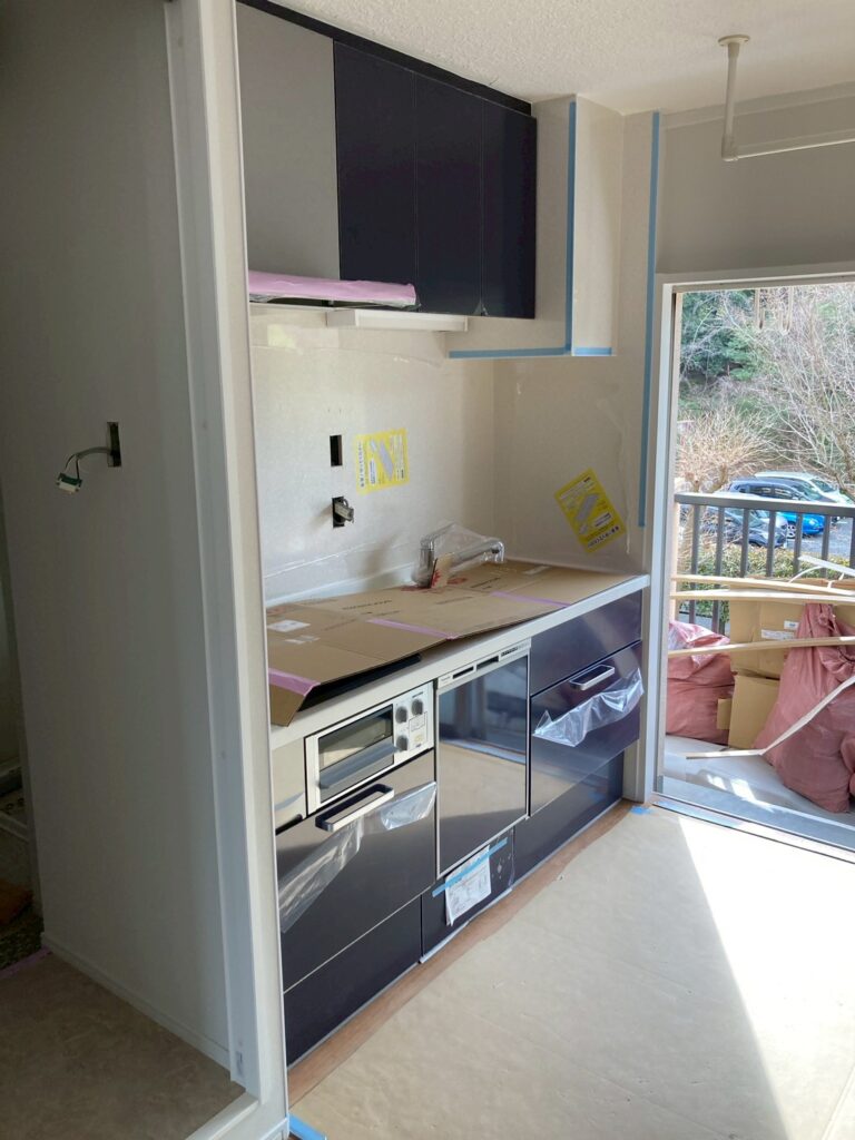 パーツで届いたキッチンを組み立てたあと