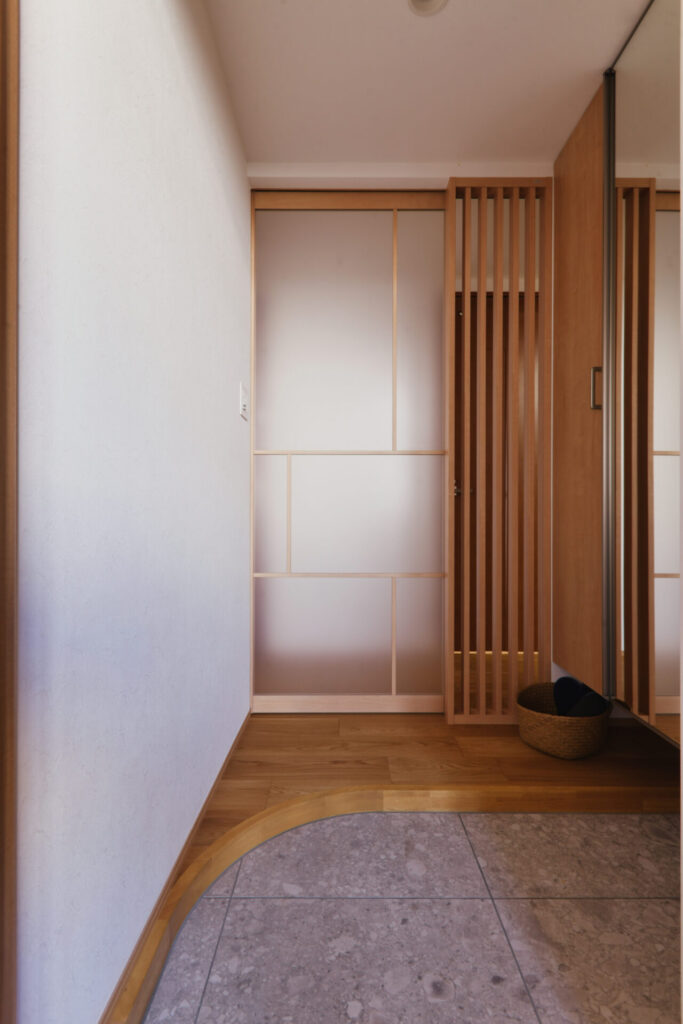マンション_リノベーション_二人暮らし_玄関_アール框_鈴木栄弥担当_エントリエ