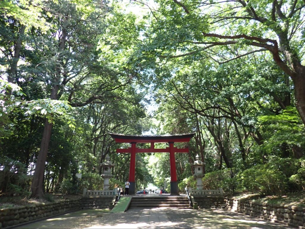神社の鳥居_sabotens まちのミカタ