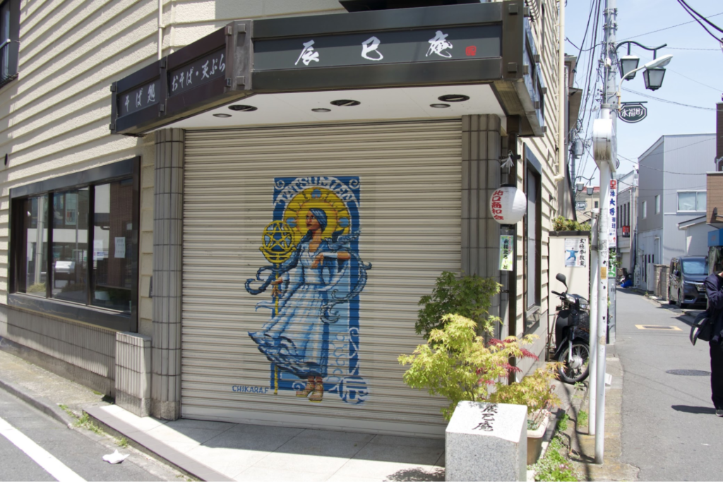 西洋風？のシャッター_sabotens まちのミカタ