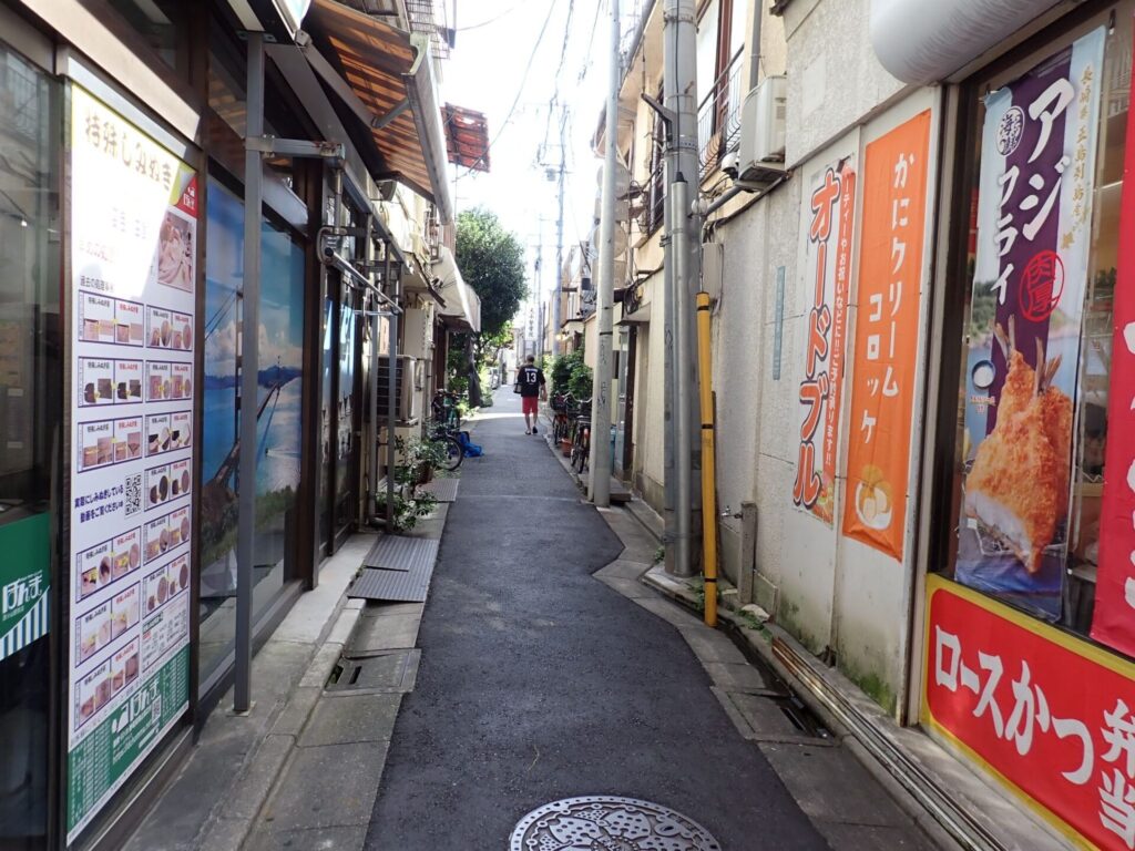 細い路地の様子