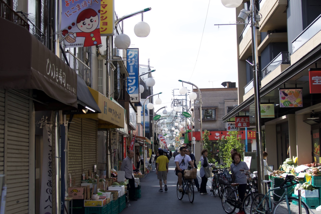 賑わう商店街