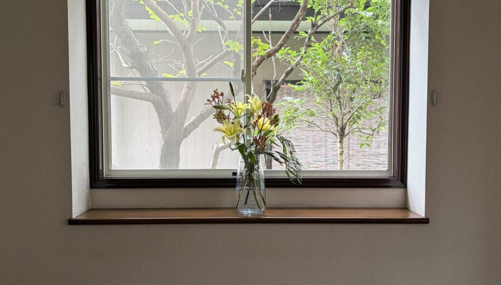 窓辺の花束

